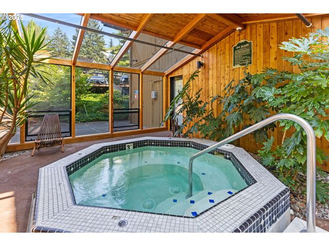 7538 Sw BARNES Rd H, Portland, OR 97225