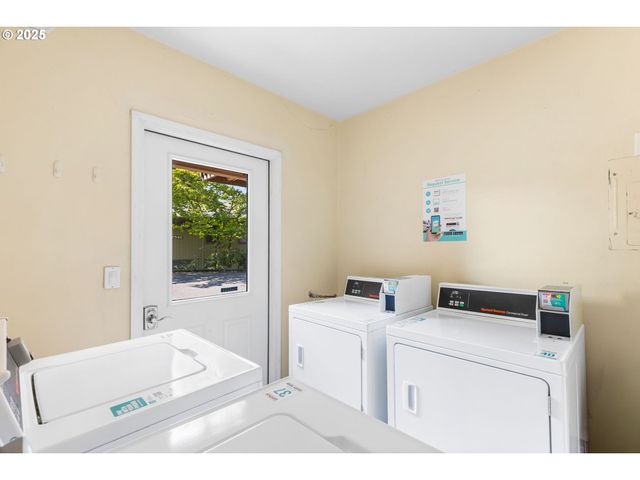 7538 Sw BARNES Rd H, Portland, OR 97225