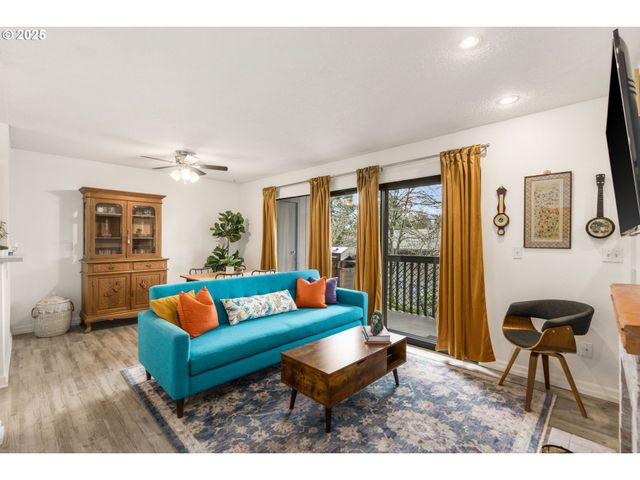 7538 Sw BARNES Rd H, Portland, OR 97225