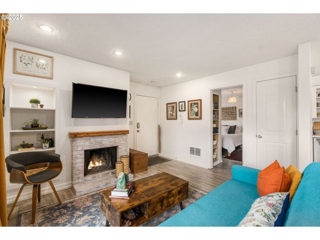 7538 Sw BARNES Rd H, Portland, OR 97225