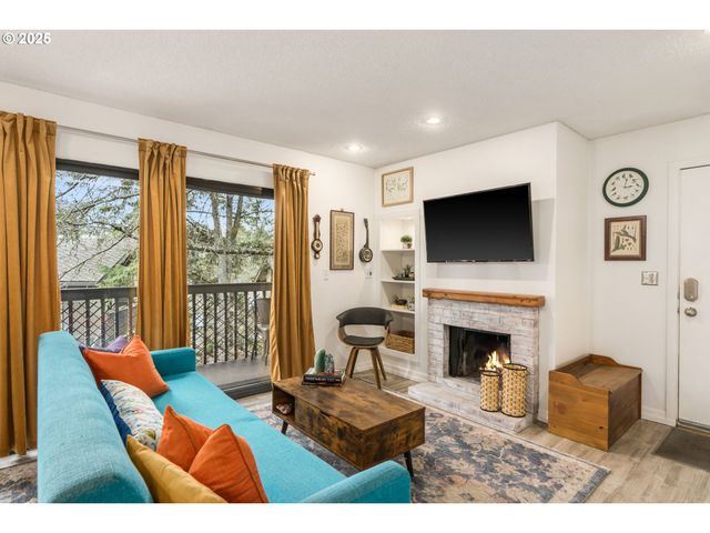 7538 Sw BARNES Rd H, Portland, OR 97225