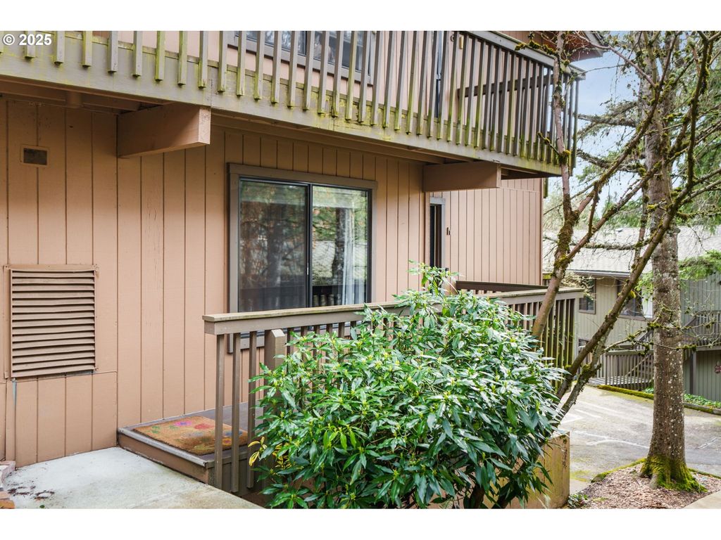 7538 Sw BARNES Rd H, Portland, OR 97225