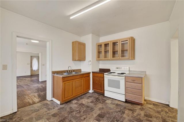 12 Dekalb AVE, Portsmouth, VA 23702