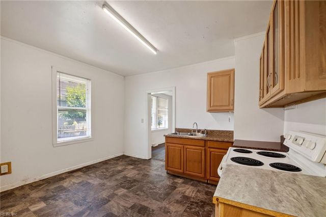 12 Dekalb AVE, Portsmouth, VA 23702