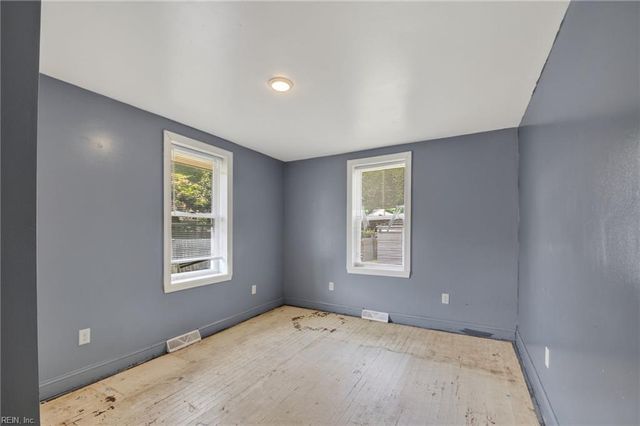 12 Dekalb AVE, Portsmouth, VA 23702