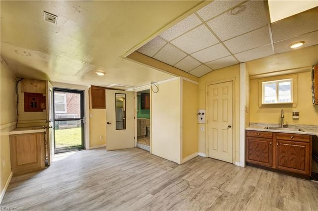 12 Dekalb AVE, Portsmouth, VA 23702