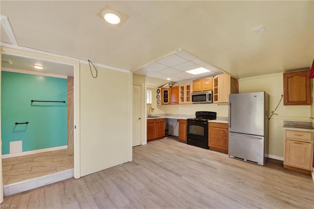 12 Dekalb AVE, Portsmouth, VA 23702