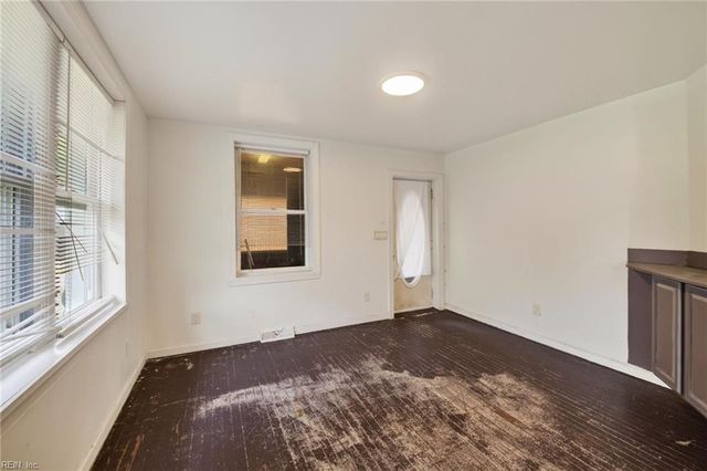 12 Dekalb AVE, Portsmouth, VA 23702