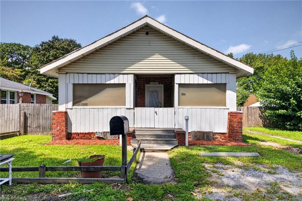 12 Dekalb AVE, Portsmouth, VA 23702
