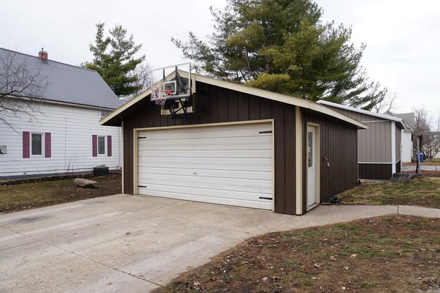 1420 Clark St Street, Charles City, IA 50616