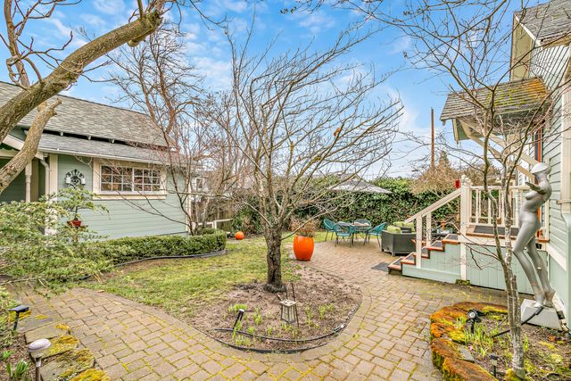 216 Central Avenue, Ashland, OR 97520