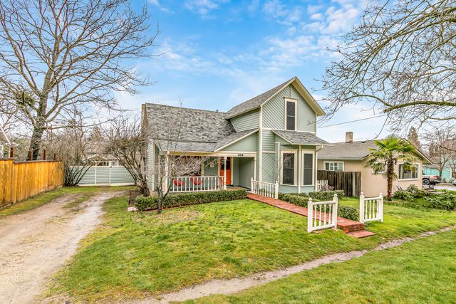 216 Central Avenue, Ashland, OR 97520