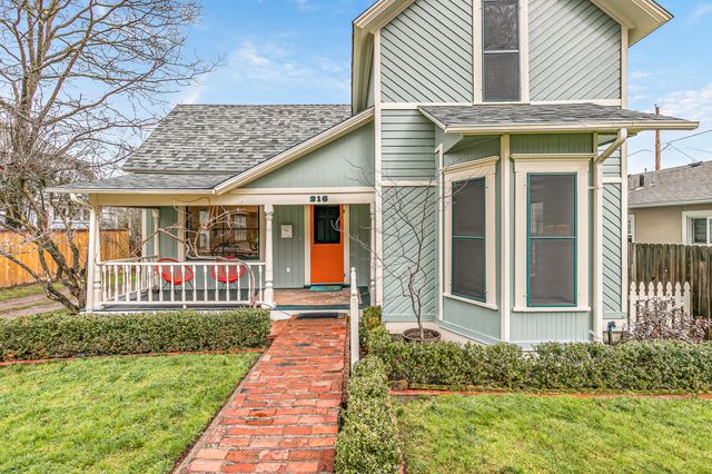 216 Central Avenue, Ashland, OR 97520