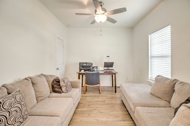 1371 Orange Blossom Court, Gainesville, TX 76240