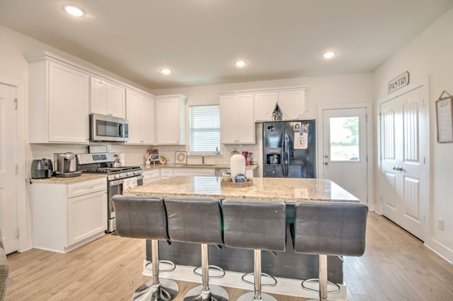 1371 Orange Blossom Court, Gainesville, TX 76240