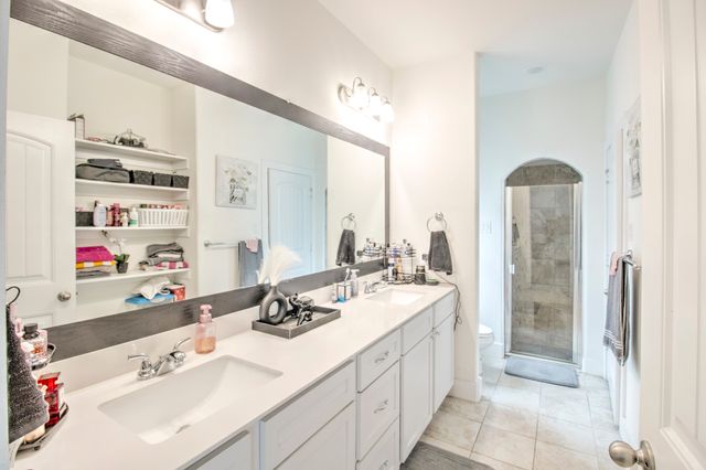 1371 Orange Blossom Court, Gainesville, TX 76240