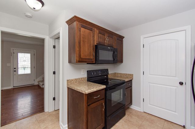 552 Magnolia Dr, Clarksville, TN 37042