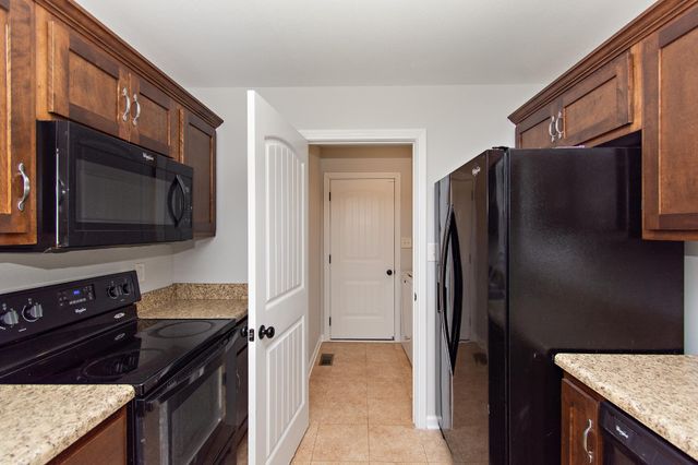552 Magnolia Dr, Clarksville, TN 37042