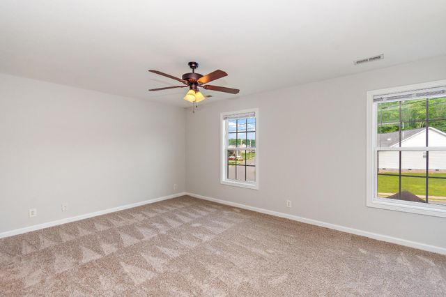 552 Magnolia Dr, Clarksville, TN 37042