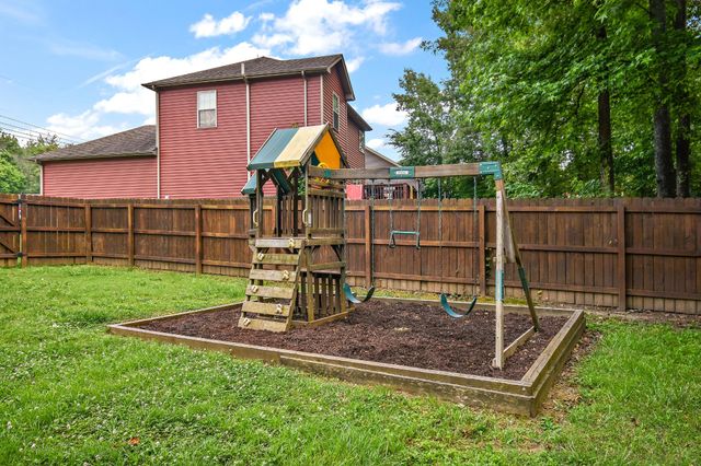 552 Magnolia Dr, Clarksville, TN 37042