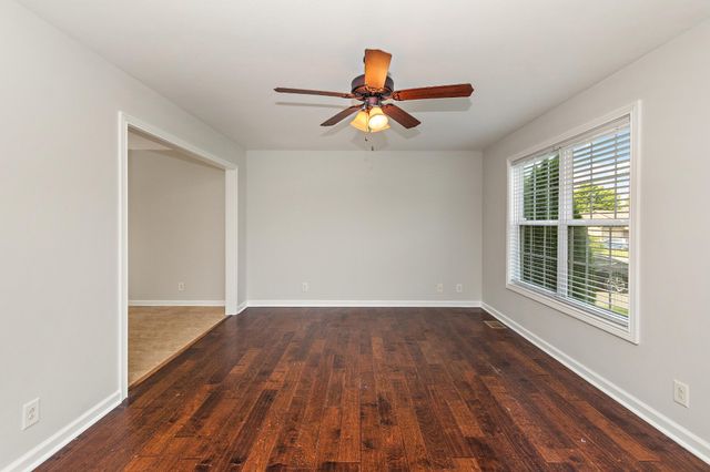552 Magnolia Dr, Clarksville, TN 37042