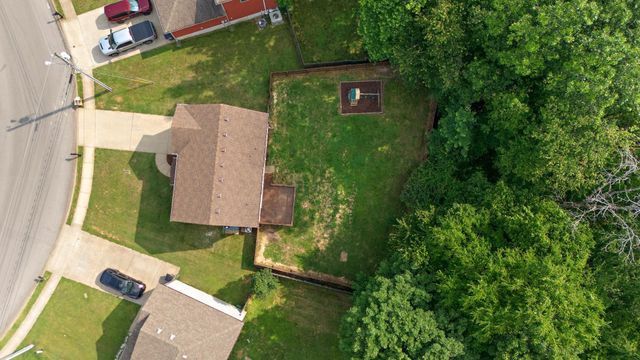 552 Magnolia Dr, Clarksville, TN 37042