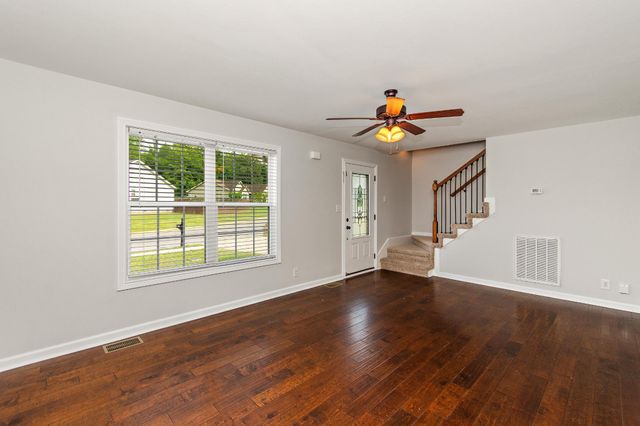552 Magnolia Dr, Clarksville, TN 37042