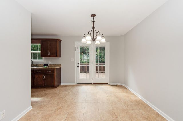 552 Magnolia Dr, Clarksville, TN 37042