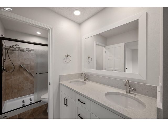 1243 Nw MICHELBOOK Ln, Mc Minnville, OR 97128