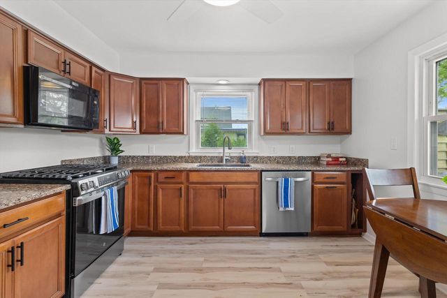 1542 3rd STREET, Delafield, WI 53018