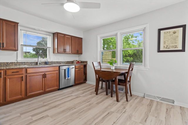 1542 3rd STREET, Delafield, WI 53018