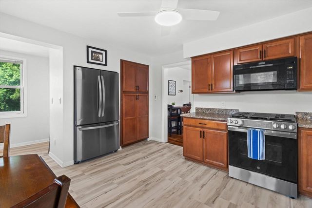 1542 3rd STREET, Delafield, WI 53018