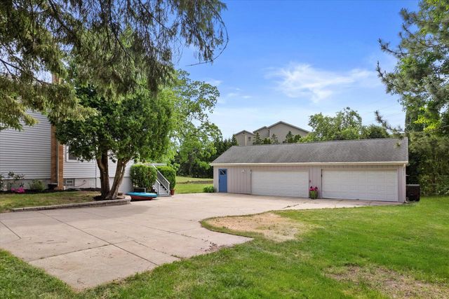 1542 3rd STREET, Delafield, WI 53018