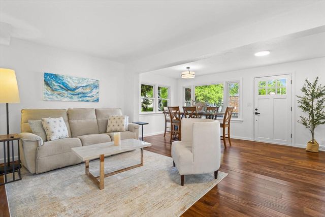 1542 3rd STREET, Delafield, WI 53018