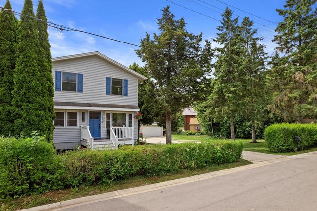 1542 3rd STREET, Delafield, WI 53018