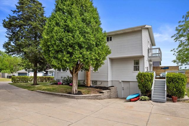 1542 3rd STREET, Delafield, WI 53018