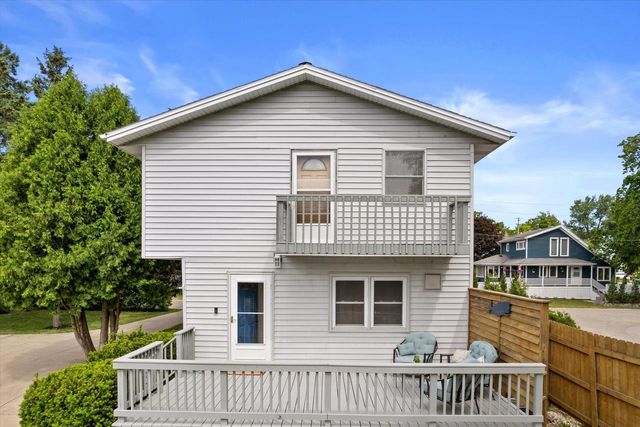 1542 3rd STREET, Delafield, WI 53018