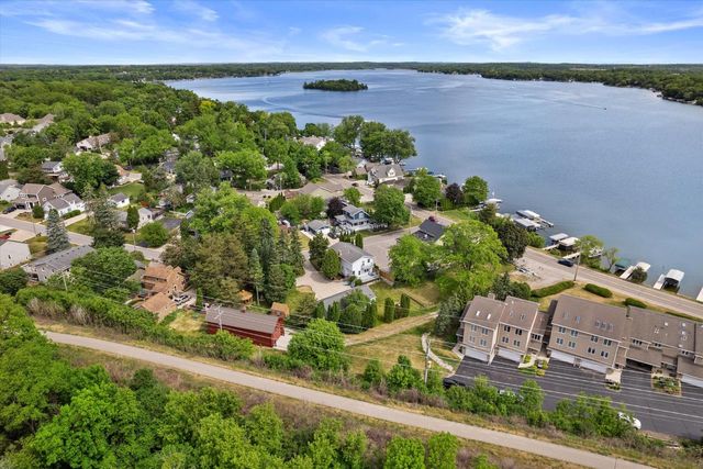 1542 3rd STREET, Delafield, WI 53018