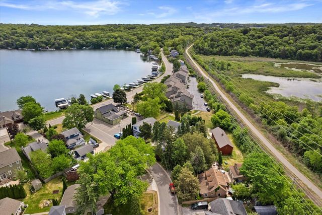 1542 3rd STREET, Delafield, WI 53018