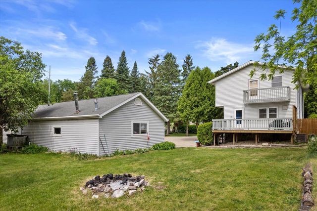 1542 3rd STREET, Delafield, WI 53018