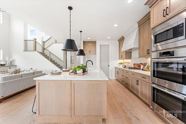 6792 Saddle Bred Way, Star, ID 83669