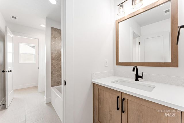 6792 Saddle Bred Way, Star, ID 83669