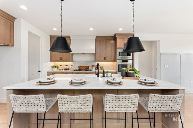 6792 Saddle Bred Way, Star, ID 83669