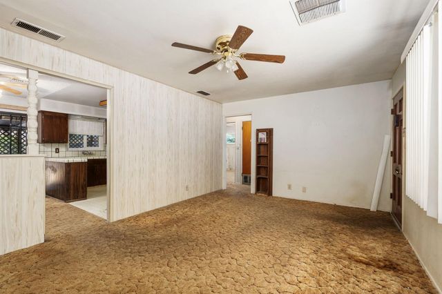 1542 W Sussex Way, Fresno, CA 93705