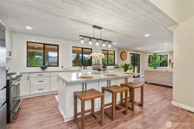 12527 Huckleberry Lane, Arlington, WA 98223