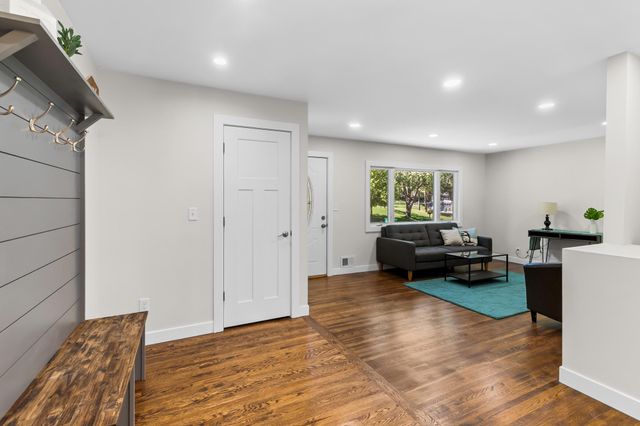 2566 Beacon Street, Roseville, MN 55113
