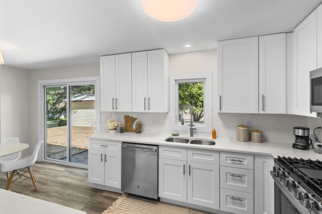 2566 Beacon Street, Roseville, MN 55113