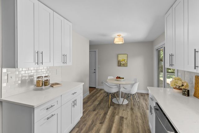 2566 Beacon Street, Roseville, MN 55113