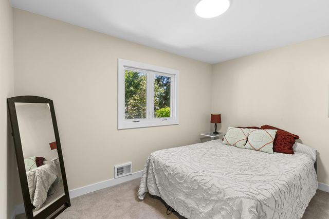2566 Beacon Street, Roseville, MN 55113