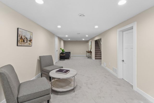 2566 Beacon Street, Roseville, MN 55113